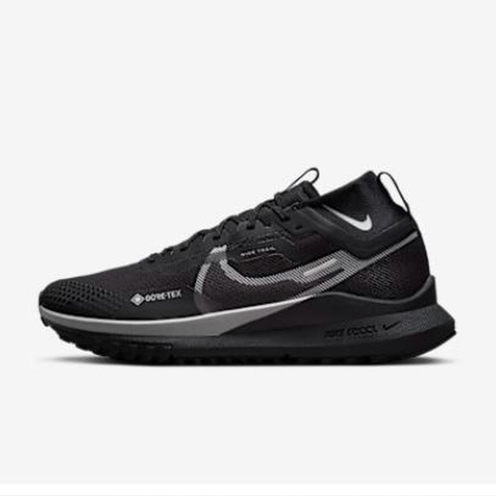 Nike Men's Black and Gray Sneakers